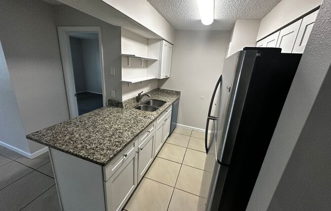 BRANDON: 2 Bed/2 Bath, 2nd Floor Condo - Gated Community