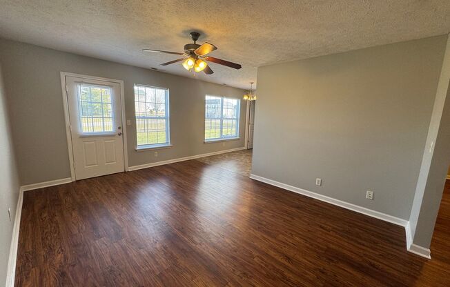 2 beds, 1 bath, 730 sqft, $775, Unit B10