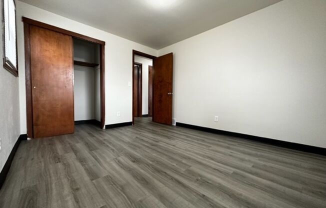 2 beds, 1 bath, $1,095, Unit A