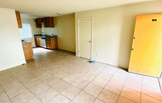 Cerritos Avenue Apartments