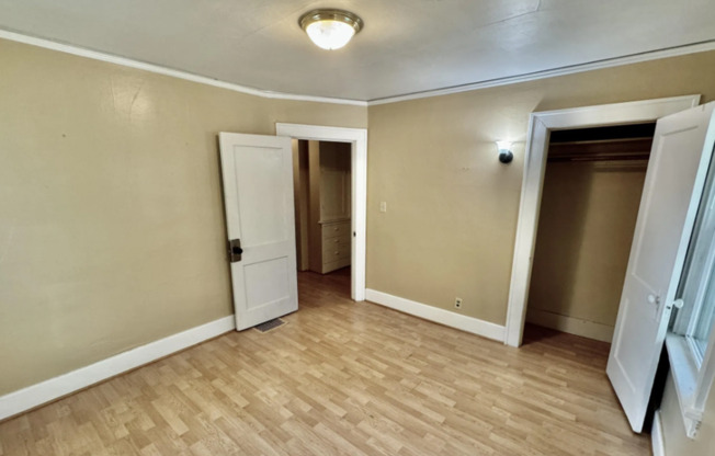 3 beds, 1 bath, $1,200