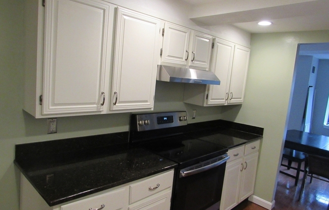 1 bed, 1 bath, 712 sqft, $1,795, Unit 120