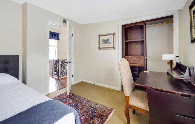 2 beds, 1 bath, 1,000 sqft, $5,250