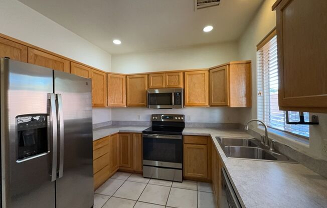 3 beds, 2 baths, $1,525