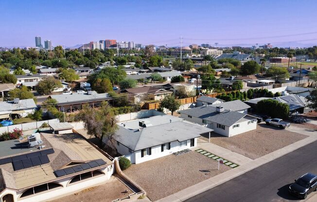 MODERN TEMPE HOME 1 MILE AWAY FROM ASU CAMPUS!