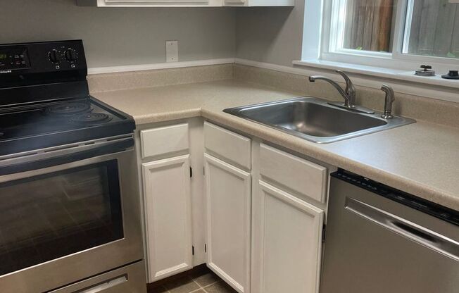 New Listing! 2-bed, 2-bath Condo!