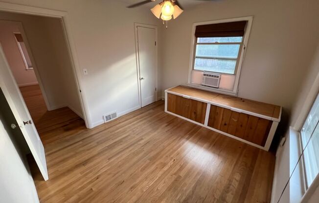 3 beds, 1 bath, $2,595