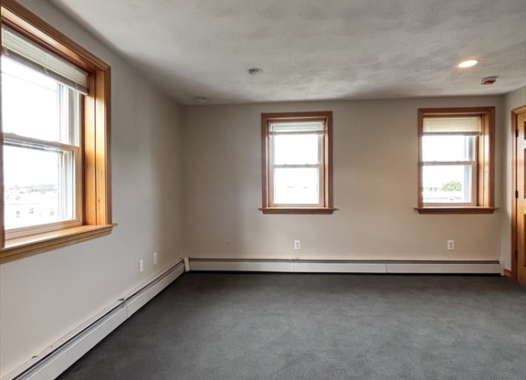 40 ORIENT AVE