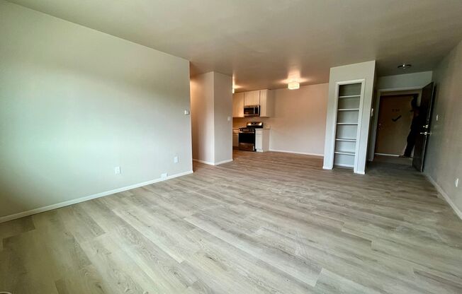 3 beds, 2 baths, $1,695, Unit 224
