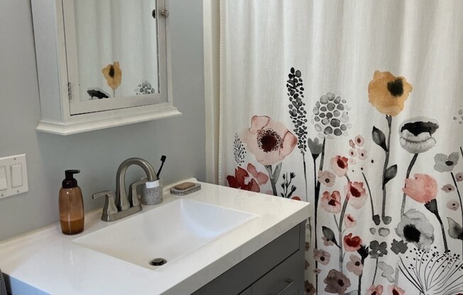 1 bed, 1 bath, 700 sqft, $1,900, Unit 1