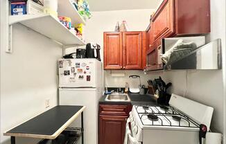 1 bed, 1 bath, $2,425, Unit 3RE