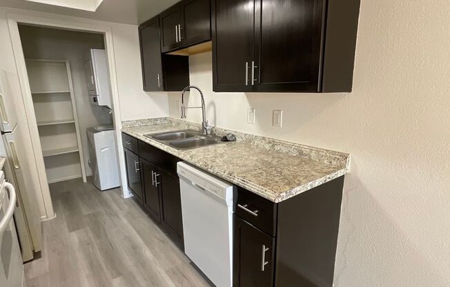 2 beds, 1 bath, 950 sqft, $1,225, Unit 110