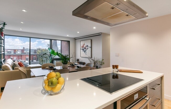 2 beds, 1 bath, 890 sqft, $3,600, Unit 6C