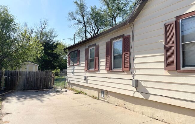 2 Bedroom Home With Fenced in Yard