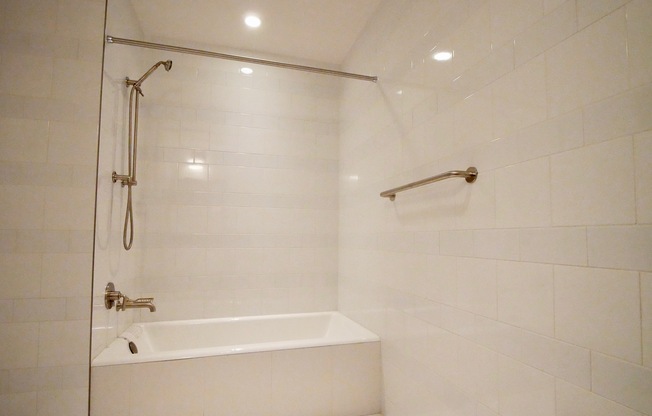1 bed, 1 bath, $6,395, Unit 211