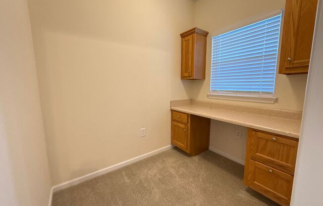 2 beds, 2 baths, $1,300, Unit 2104 Claridge Dr