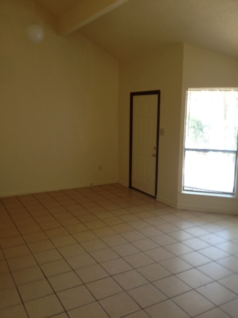 1 bed, 1 bath, 676 sqft, $800, Unit 8733-B