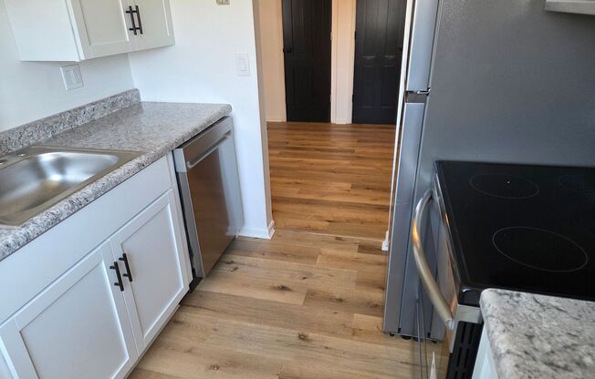 2 beds, 1 bath, 935 sqft, $1,275, Unit 332-104