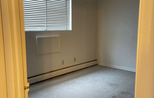 1 bed, 1 bath, 454 sqft, $1,275, Unit D-11