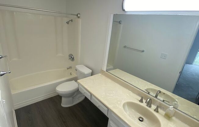 Upgraded Dual Primary Suite! Water/Sewer/Trash Included!!