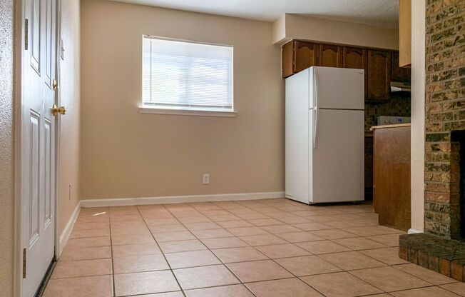 2 beds, 1 bath, 825 sqft, $1,050