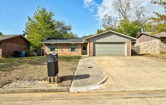 Beautiful 3 Bed 2 Bath Home Near Tinker Air Force Base!