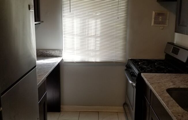 Lovely 1 BR/1 BA Condo in Skyland!