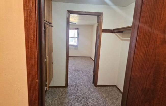 1 bed, 1 bath, 1,078 sqft, $1,229, Unit 1401 079