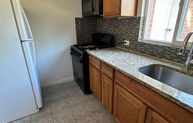 2 beds, 1 bath, $1,595