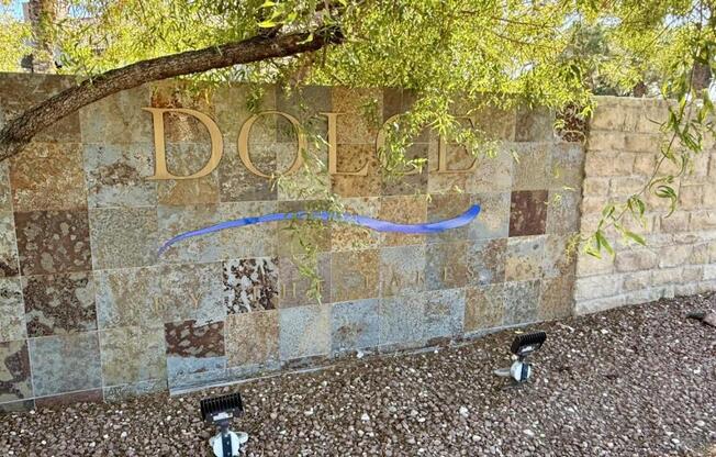 2 beds, 2 baths, 965 sqft, $1,295