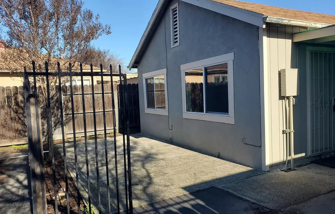 1 Bedroom 1 Bath FOR RENT @ 936 S 7th Street Please call 408 371-0705 for details!