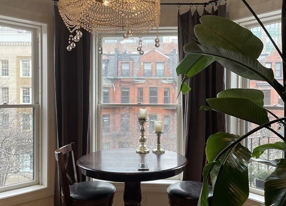 211 NEWBURY ST