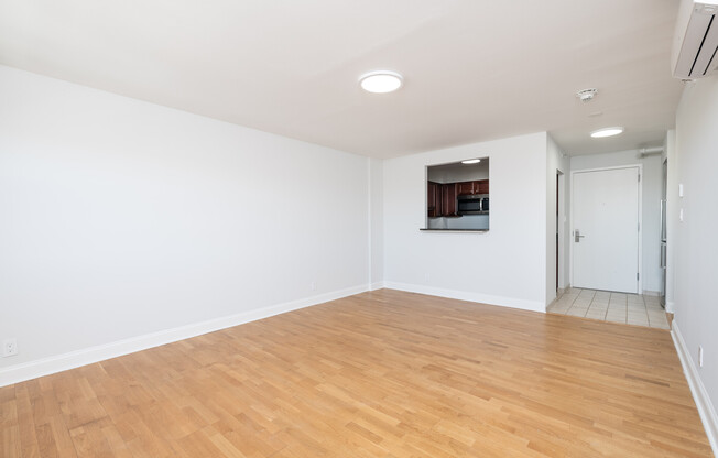 2 beds, 1 bath, 793 sqft, $3,600, Unit 17H
