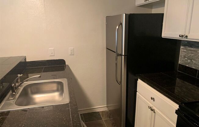 2 beds, 2 baths, 719 sqft, $1,395, Unit 204