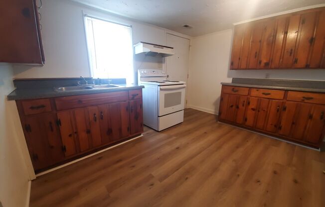 2 beds, 1 bath, $1,050