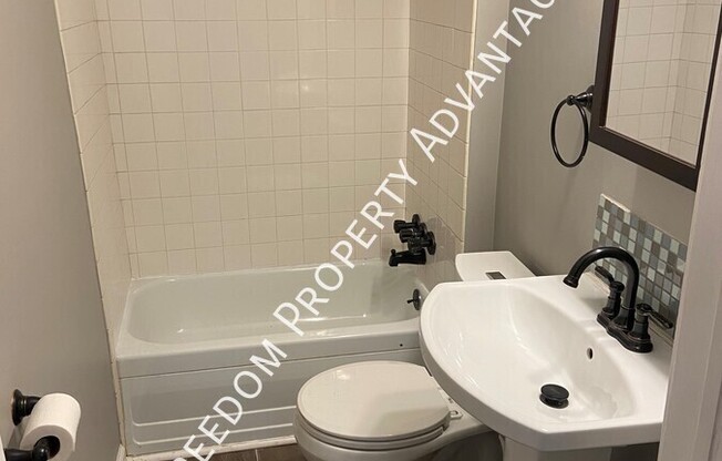 2325 SARAH ST