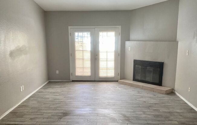 Large one bed one bath townhome in central phx