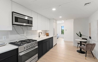 1 bed, 1 bath, 635 sqft, $3,625, Unit 604