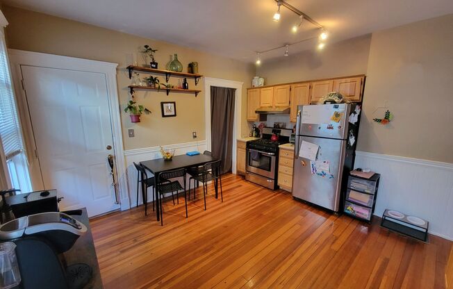 Location Location Location 2 Bd 1 Bath on Forest Hills St With Parking