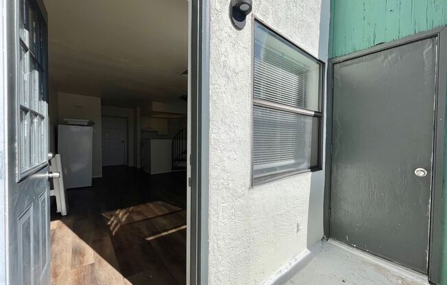 2 beds, 1 bath, 790 sqft, $915, Unit I225