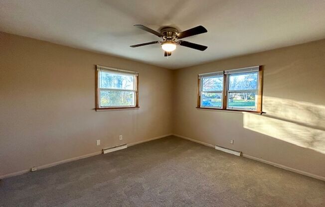 2 beds, 1 bath, 900 sqft, $1,150, Unit 6637 Forest Lane