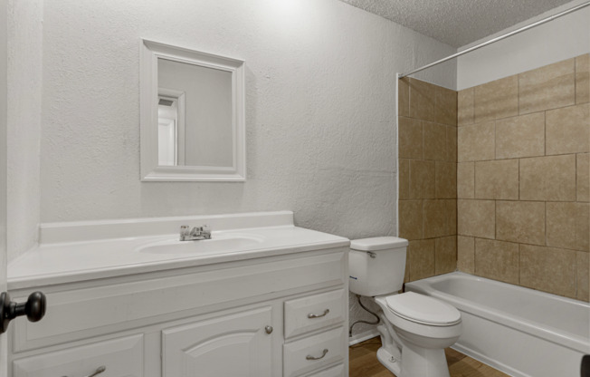 1 bed, 1 bath, 570 sqft, $775, Unit 73-128