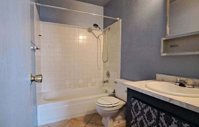 2 beds, 2 baths, 945 sqft, $1,245, Unit 3