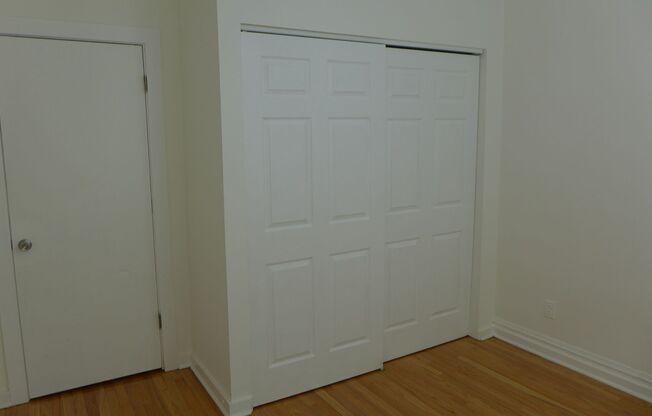 2 beds, 1 bath, $1,595, Unit 2048 Kostner - 3A