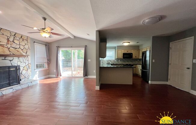 Beautiful 4 bedroom home in South Crestview!