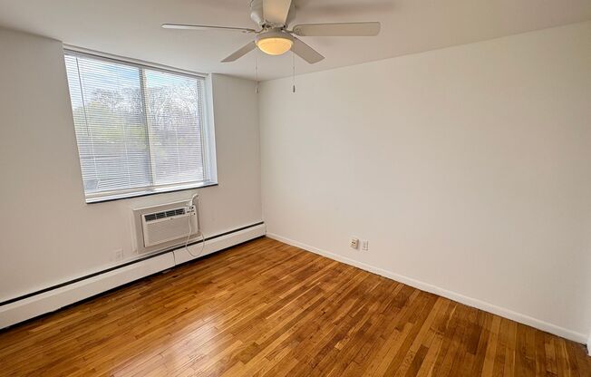 2 beds, 1.5 baths, 947 sqft, $835, Unit MA E216