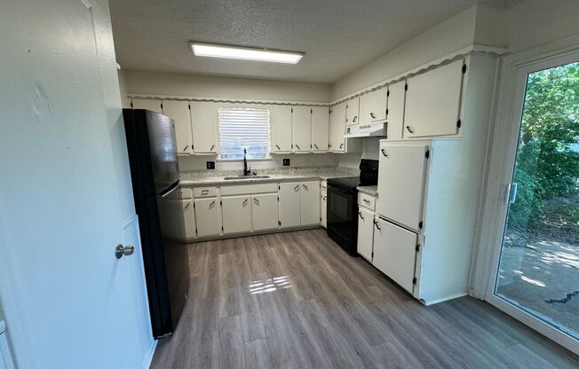 3 beds, 1 bath, $1,300