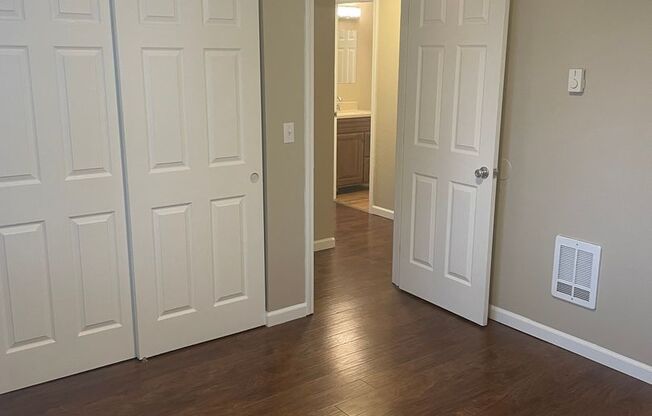 2 beds, 1 bath, 945 sqft, $1,500, Unit 090