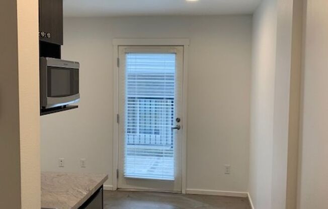 Studio, 1 bath, 186 sqft, $1,245, Unit 215