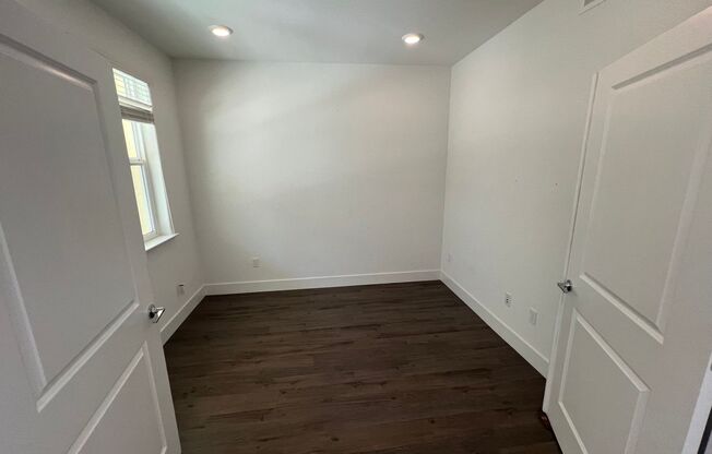 Beautiful 3 bed 2.5 bath Townhouse in Mountain View. This is a must see.